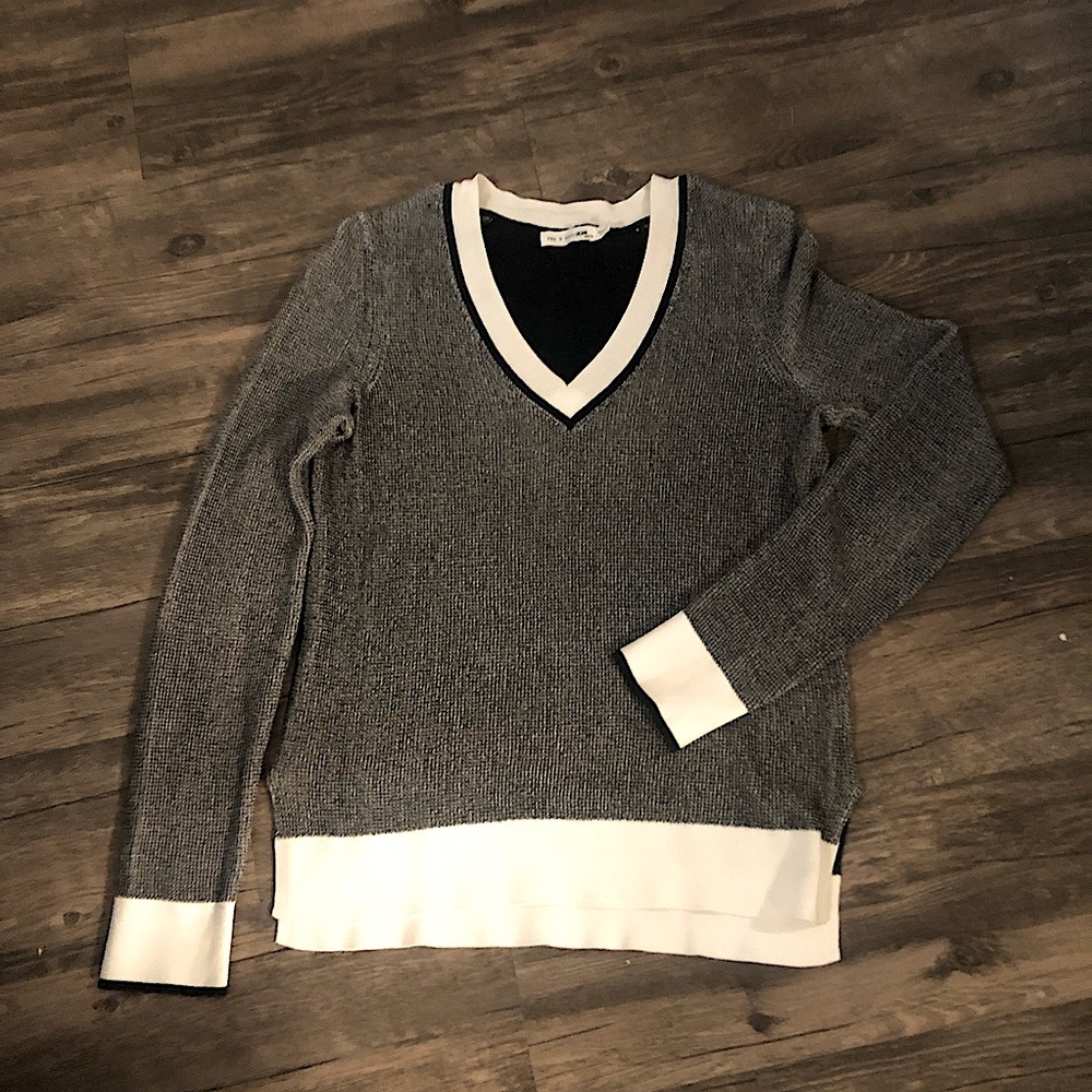 Rag & Bone v-neck black and white sweater sz XS